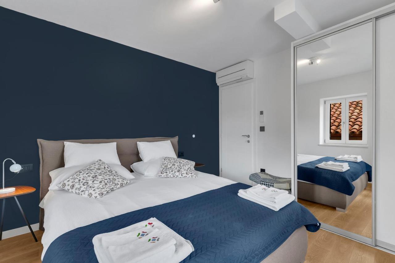 The Square Makarska, Lux App In The Heart Of The City Buitenkant foto