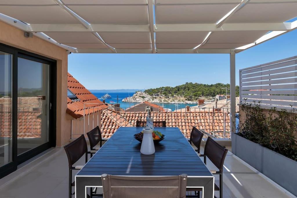 The Square Makarska, Lux App In The Heart Of The City Buitenkant foto