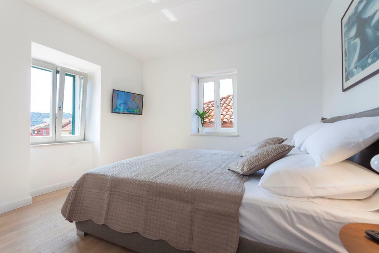 The Square Makarska, Lux App In The Heart Of The City Buitenkant foto