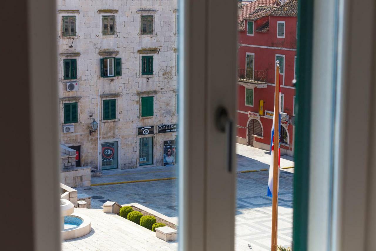 The Square Makarska, Lux App In The Heart Of The City Buitenkant foto