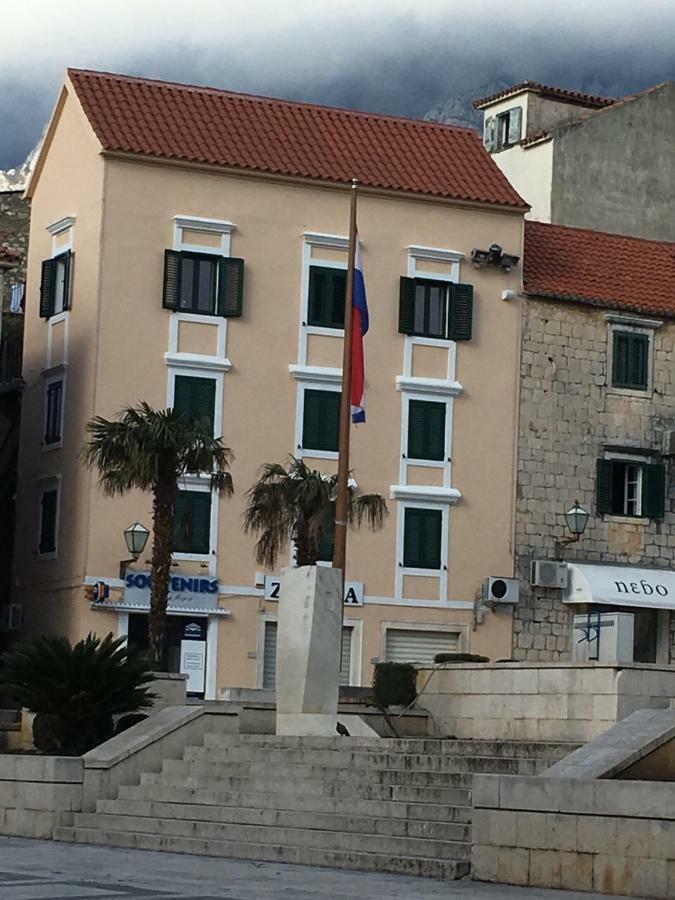 The Square Makarska, Lux App In The Heart Of The City Buitenkant foto